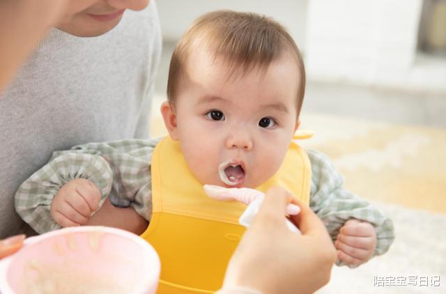 两个月婴儿如何喂养，新手爸妈的喂养指南